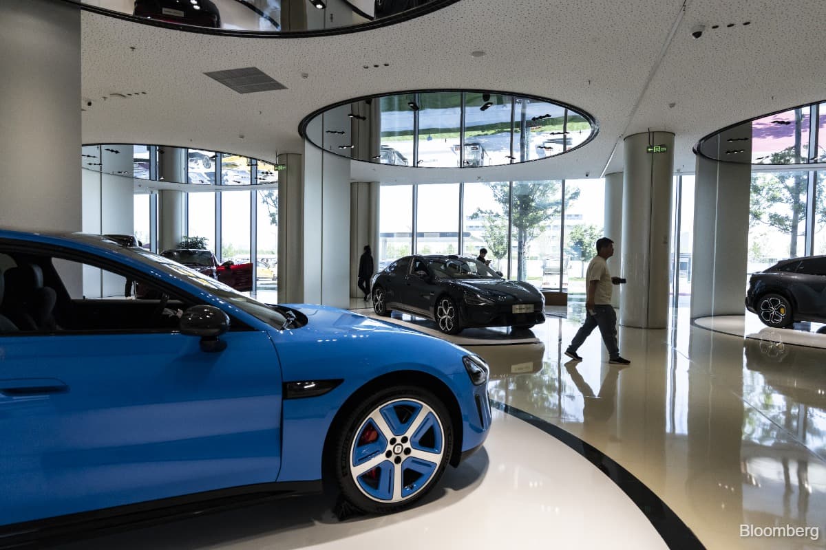 China passenger vehicle retail sales drop 24% in September