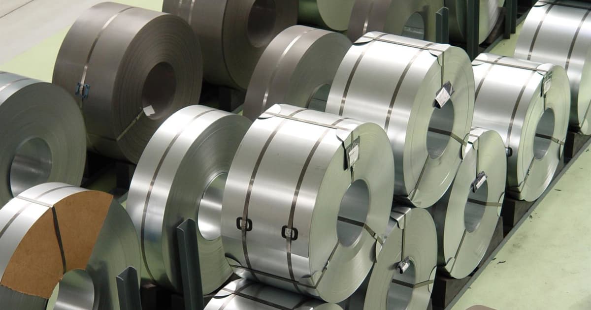 The Argentine industry sinks 4.9% in July - Demócrata