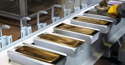 Gold slips as stronger dollar weighs; focus on Fed minutes and Gulf tensions | Reuters