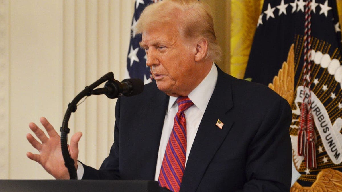 Trump Pushes Fed to Review Fintech Payment Access as Independence Debate Intensifies