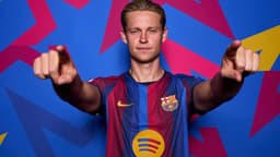 Where does Frenkie de Jong fit in at Barcelona when fit?