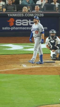 @Dodgers: That Max bat drop. 😮‍💨 https://t.co/zq4rtsHlVh