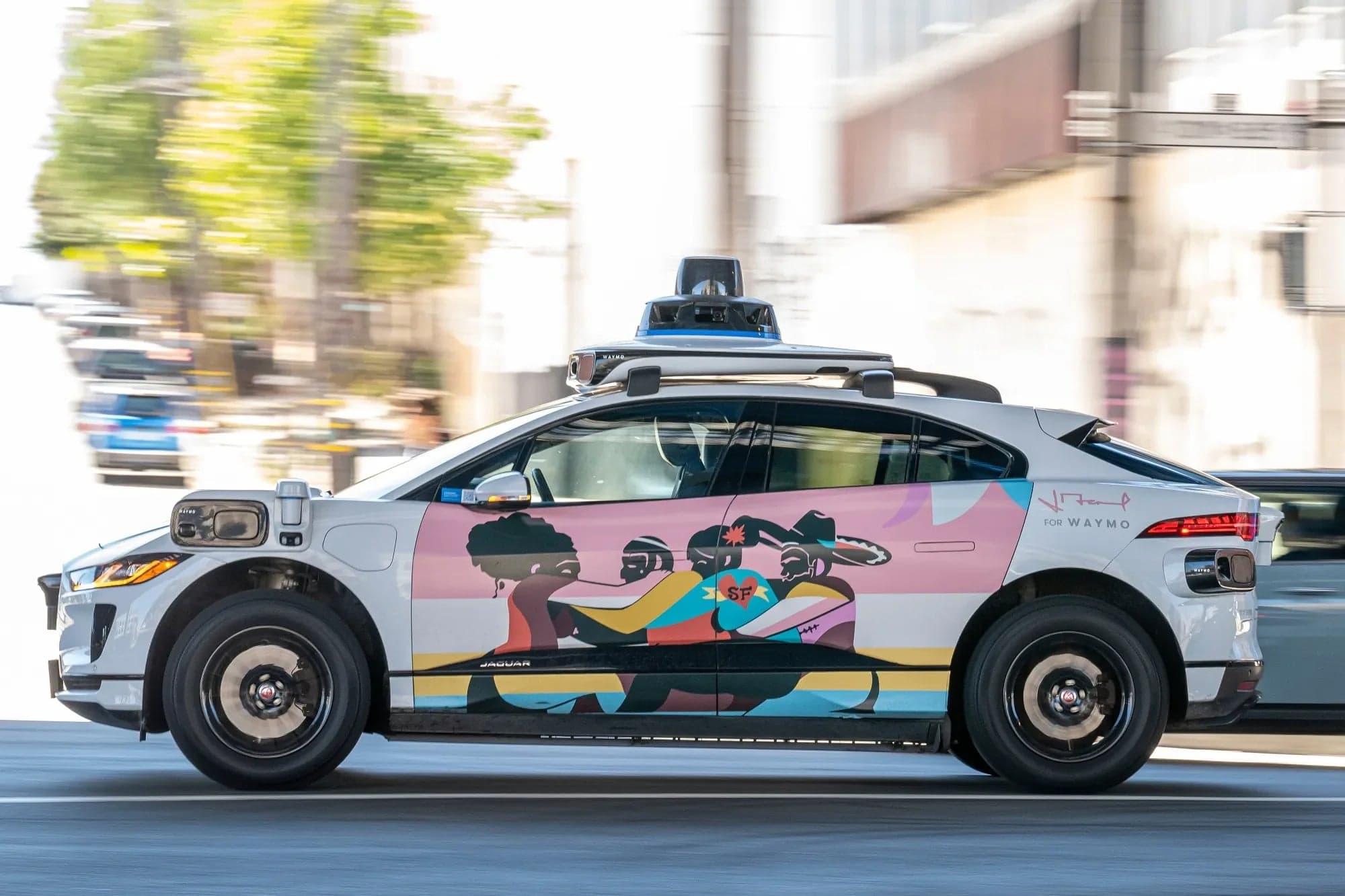 How Waymo’s Robotaxi Growth Compares With Tesla in 2026 – EVDANCE