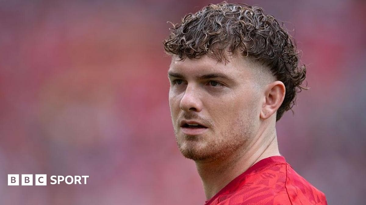 Valencia sign Liverpool's Elliott on loan