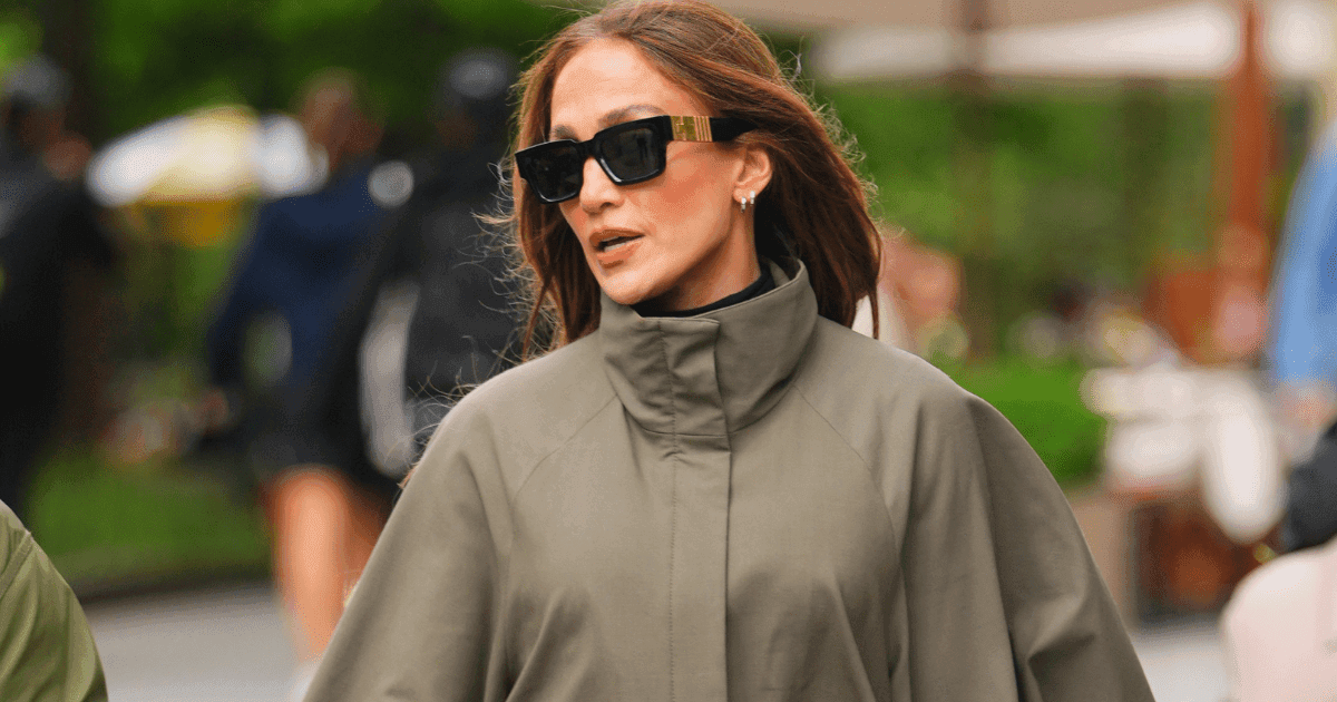 Red-carpet / lingerie-as-outerwear trend (Oscars 2026+/Coachella/Met Gala)