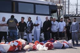 ICE wants to expand detention. Here’s why it needs more beds. - CSMonitor.com