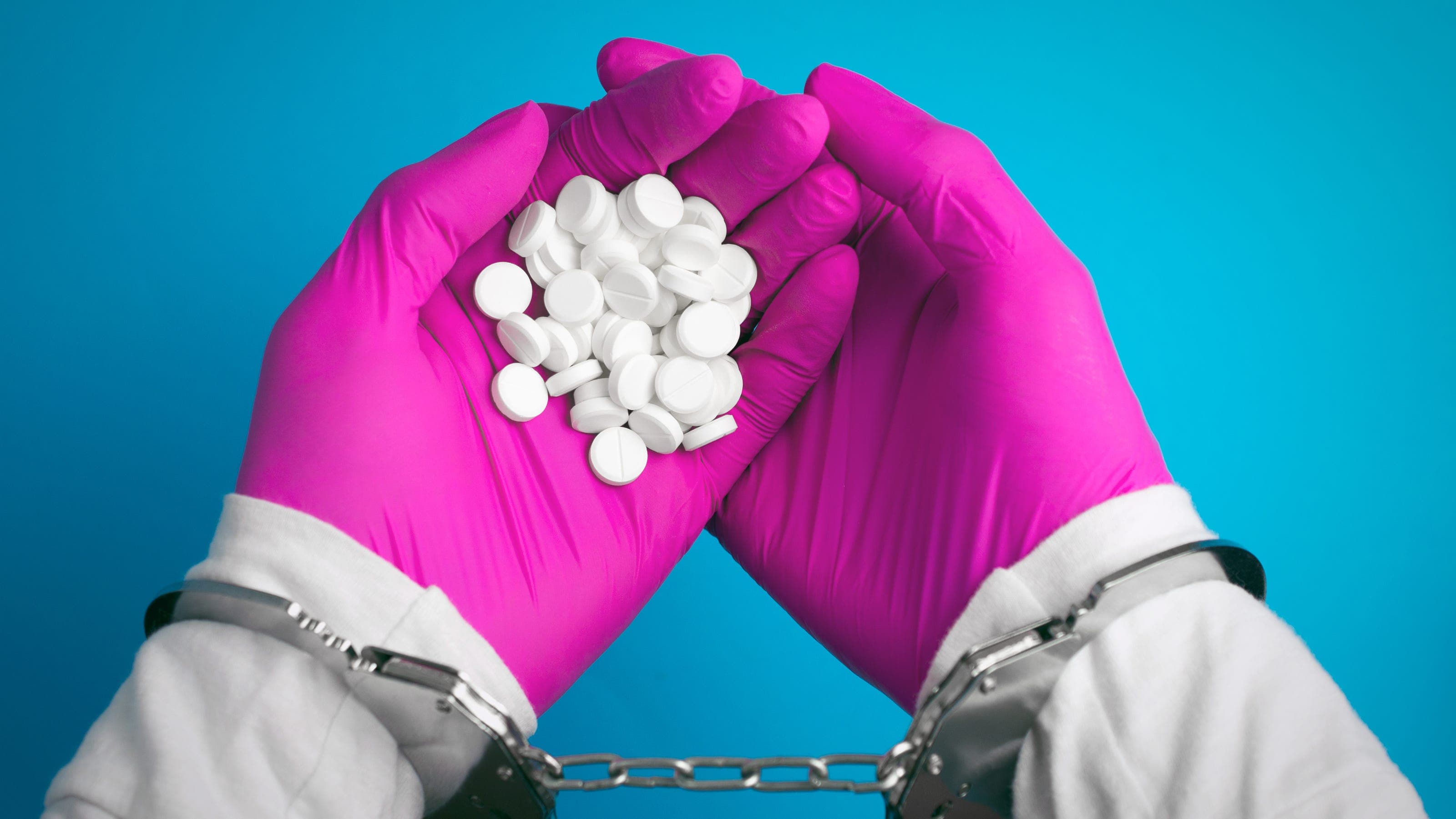 Pharmacist illegally sold oxycodone pills from Florida stores