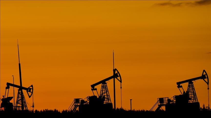 Oil prices gain on Iran tensions, supply concerns