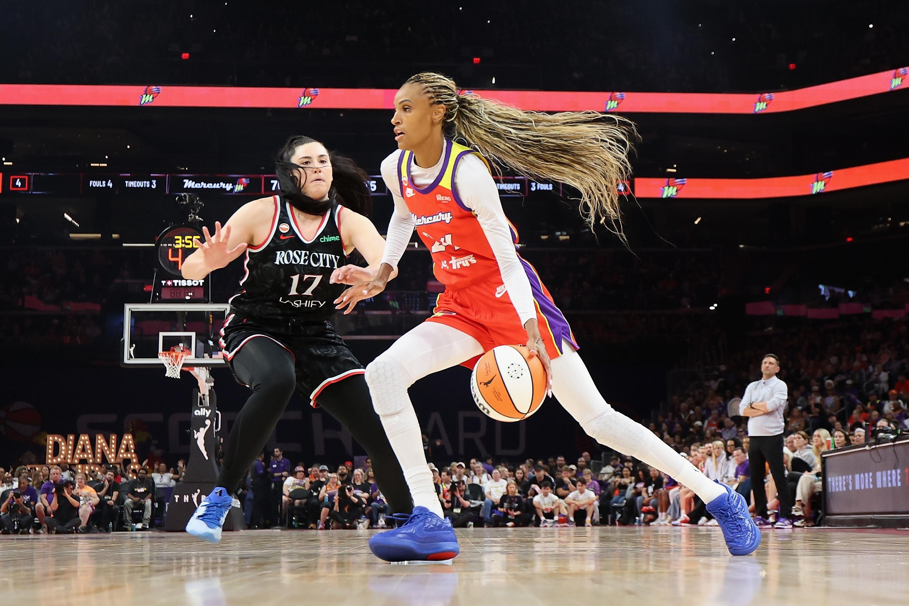 One of the WNBA's best teams just signed an all-time great