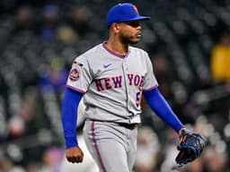 Report: Mets trade Peralta to Rays for 3 prospects