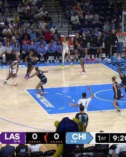 @LASparks: EWeezy gets us going tonight in Chicago. 

@EWeezy_For3eezy x @WNBA https://t.co/sQEOGrjk9c