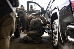 Appeals court blocks ICE from holding migrants in detention ...