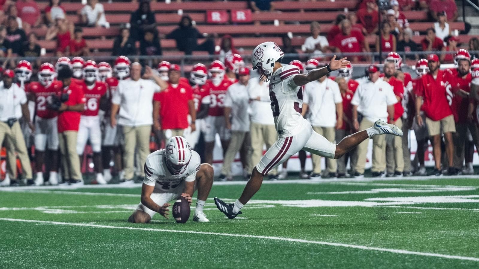Morris Tabbed A Lou Groza Star Of The Week - UMass Athletics