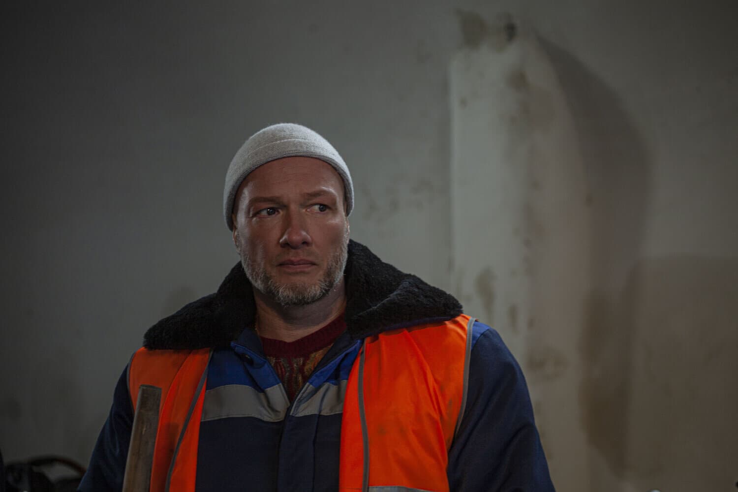 Скрытая жизнь, криминальные разборки и резкие повороты: почему «Лепила» на Иви захватывает с первых минут