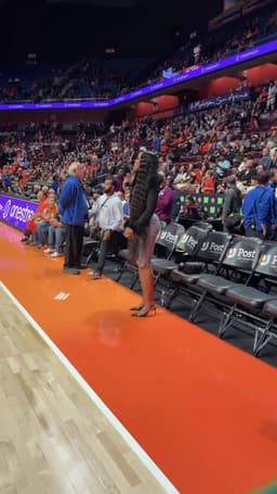 @WNBA: Nees is back in CT 🌟

Aneesah Morrow is back where it all started, where the @connecticutsun drafted...