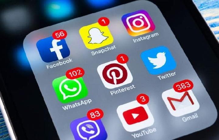French Lawmakers Vote on Social Media Ban for Children