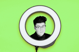 How V Spehar built a news business from under a desk | Nieman Journalism Lab