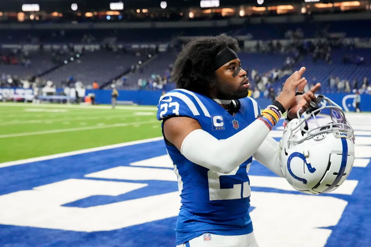 Packers Urged to Sign Kenny Moore Before NFL Season