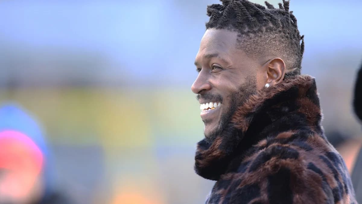 'That's Wild,' 'Has No Class' — NFL Fans Call Out Antonio ...