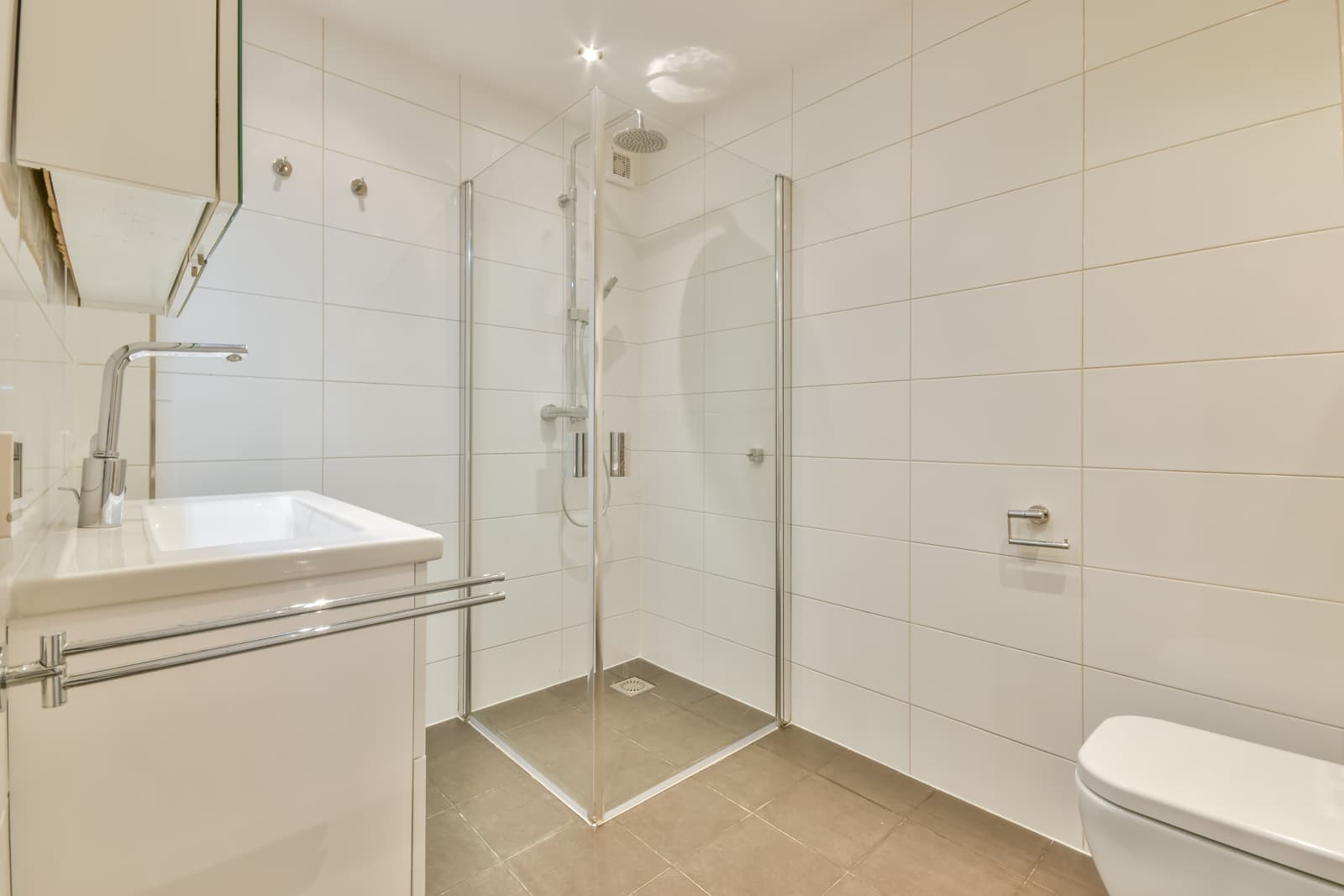 Accessible Shower Door Guide: Is It Worth It?