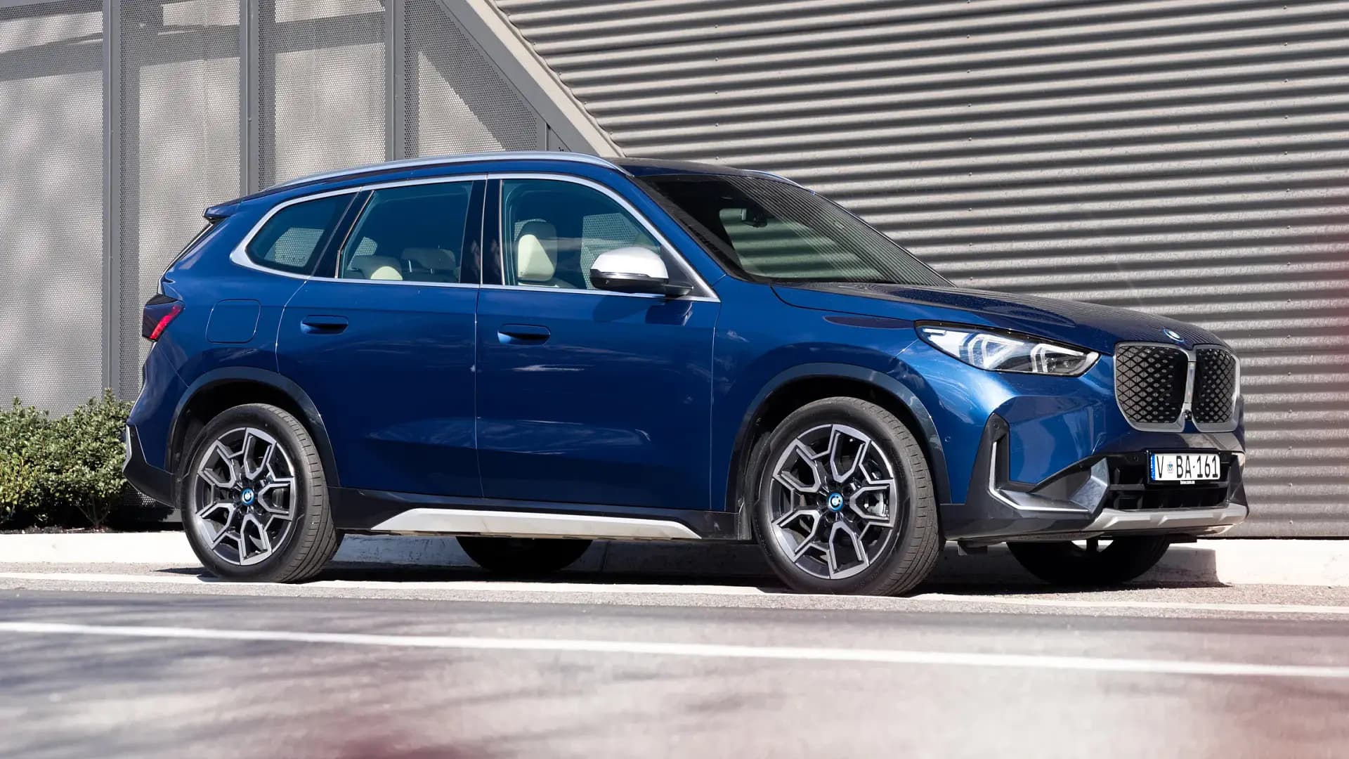 BMW cuts EV prices weeks after increasing driving range