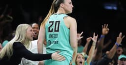 Ionescu scores 29 points, 9 in the last minute, to rally ...
