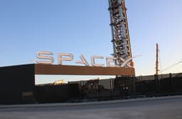 SpaceX IPO Expansion: Why is Musk Rushing a $60B Acquisition of AI Startup Cursor?