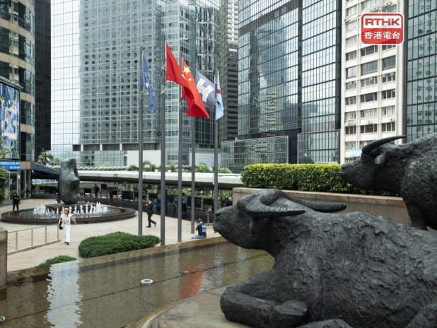 HK stocks slide amid thin holiday trading in region