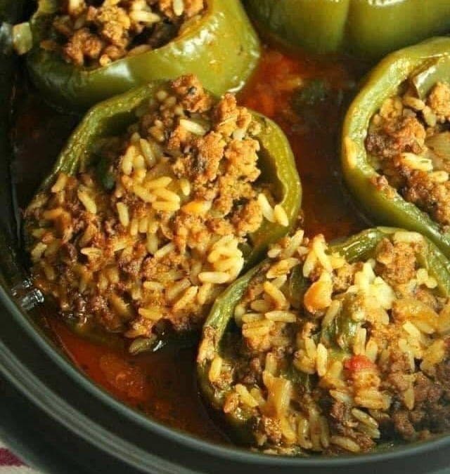 Slow Cooker Stuffed Peppers with Ground Beef and Rice