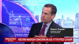Trump Tells Warsh to Do ‘Own Thing’ as Fed Chair Sworn In