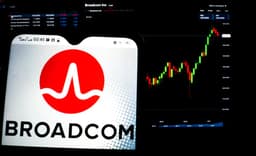 Broadcom: Deepening AI Infrastructure Partnerships with Google and Anthropic Support Buy Rating and Upside Potential - TipRanks.com