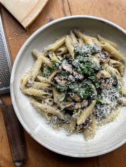 Quick Creamy Spinach and Mushrooms Pasta