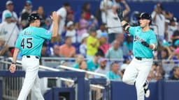 Marlins score six runs in the 5th inning | 08/09/2026 - MLB.com