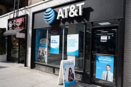 AT&T: SpaceX May Eat Its Lunch (NYSE:T)