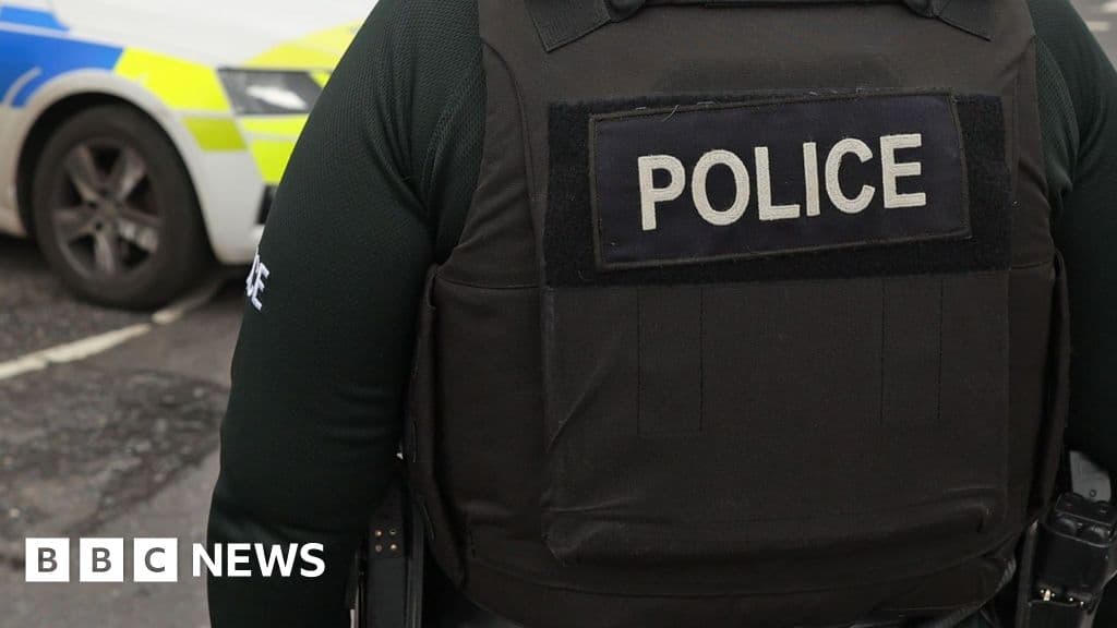 Belfast: Seven PSNI officers assaulted in 'difficult 24 hours'