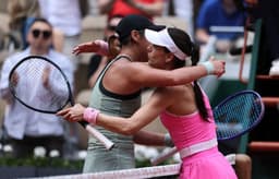Tennis-Veteran Cirstea defies age to reach first French Open quarter-final in 17 years
