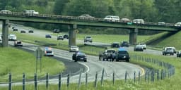 Theft suspects flee with children in car, leave 2 children at Walmart on Easter