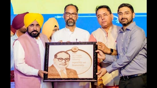 Registration begins for cash transfer scheme for women in Punjab | Hindustan Times