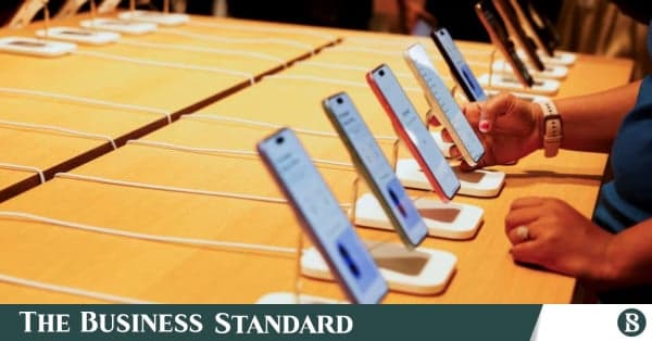 Global smartphone market faces record annual decline as chip crunch worsens
