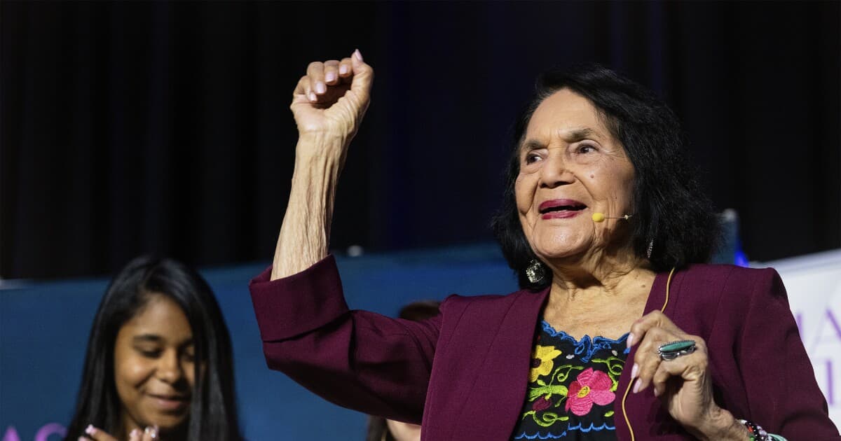‘Si se puede’: Labor rights icon Dolores Huerta tells CT Latinas to stay civically engaged