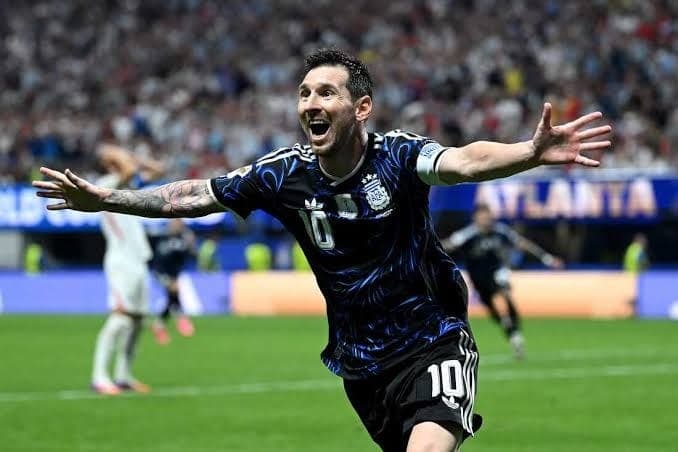 Messi tries to keep the world on his foot