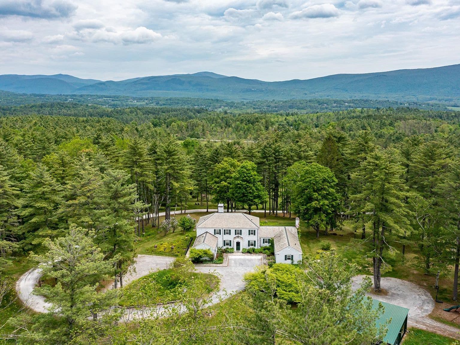 1613 West Road, Manchester, VT 05255