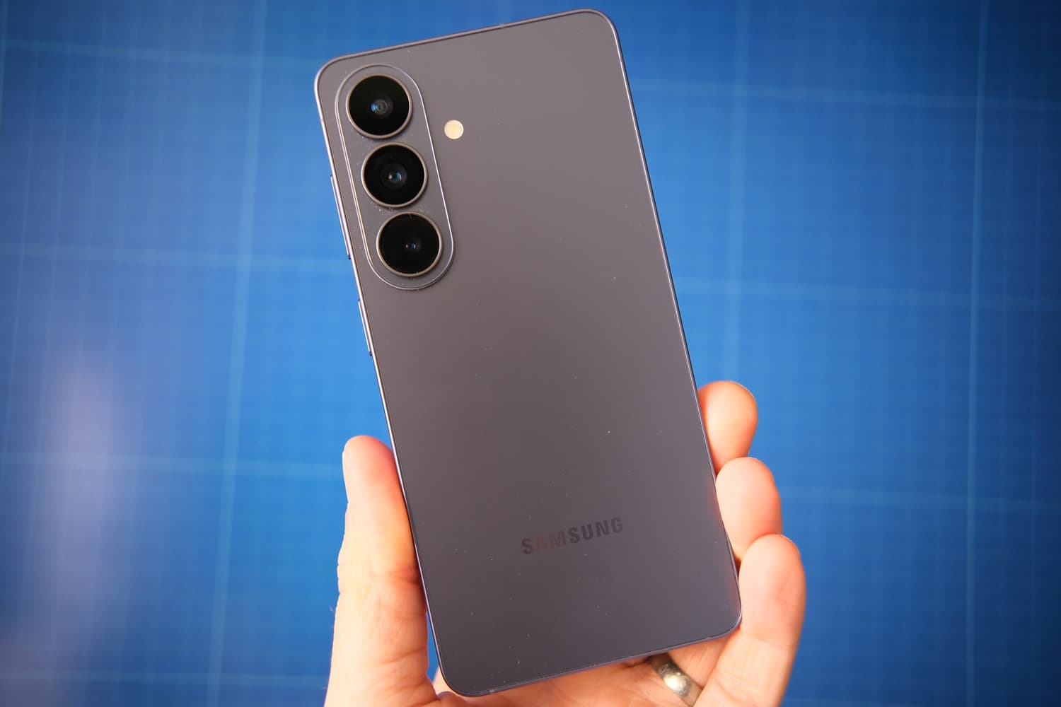 Samsung Galaxy S26 review: why isn't this compact Android all-rounder more exciting? | Stuff