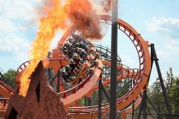 Six Flags America Closes