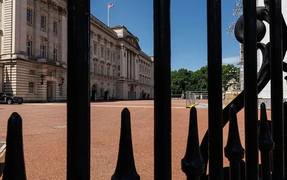 Palace withdraws offer for Harry to stay during UK visit