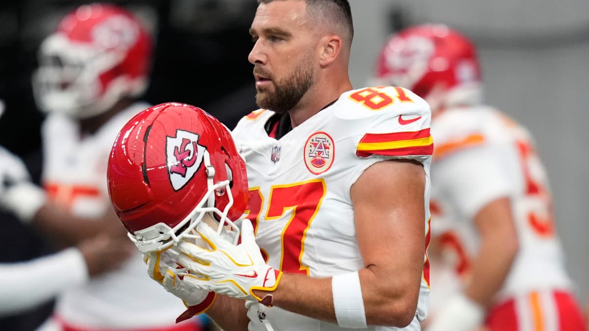 Travis Kelce catches Patriots receiver stealing his entire ...