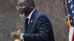 Trump Faces Leadership Challenges